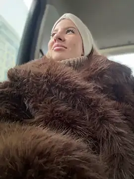 Snapshot of NewLale chatting on December 21, 2025, 3:24 am NewLale online show from December 21, 2025, 3:24 am