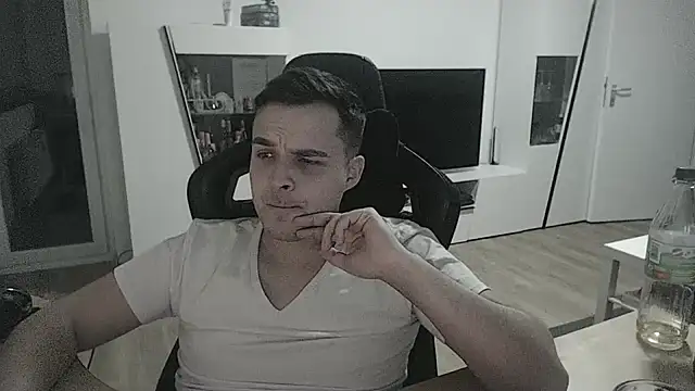 SharkLuigi online show from January 16, 2025, 11:27 pm