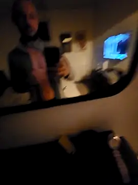 Guitccch online show from November 18, 2025, 12:38 am