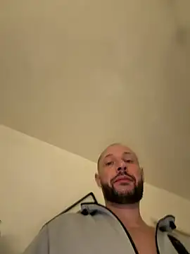 Guitccch online show from March 8, 2026, 7:50 pm