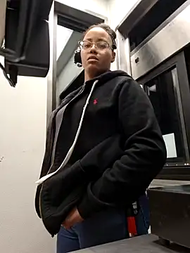 samone9 online show from December 28, 2024, 11:05 pm