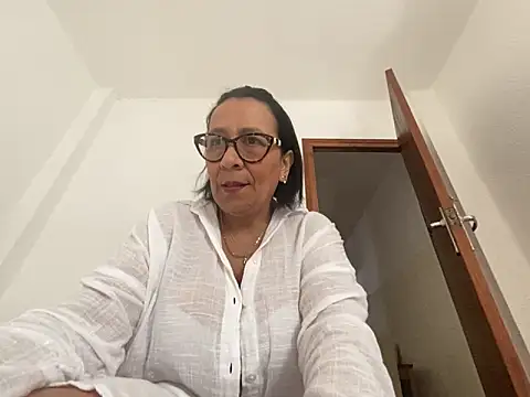 sweeviolet online show from April 15, 2026, 12:23 pm