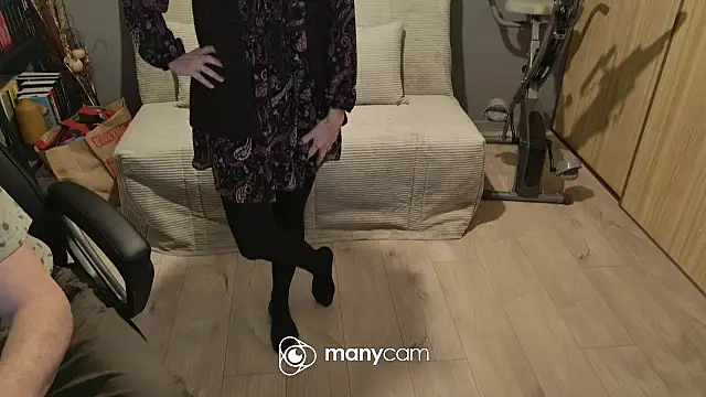 lolacharlyxh online show from February 1, 2025, 6:08 pm