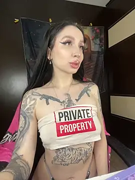 Molly  Moon online show from February 13, 2026, 2:18 am