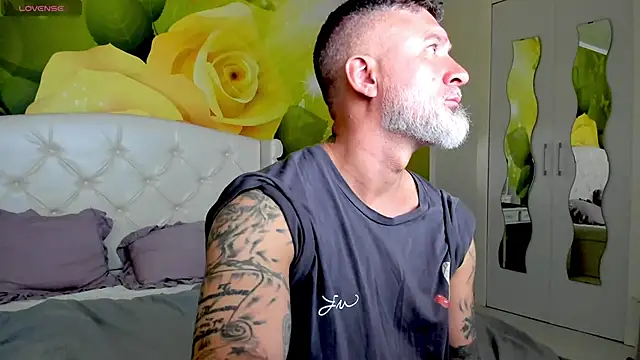 Snapshot of BlowMyXXL chatting on October 21, 2025, 6:58 am BlowMyXXL online show from October 21, 2025, 6:58 am