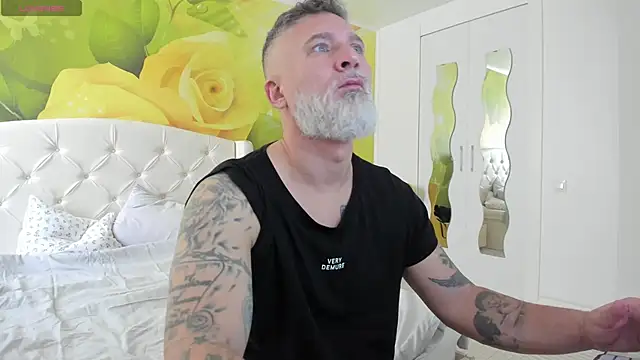 Snapshot of BlowMyXXL chatting on February 25, 2026, 8:35 am BlowMyXXL online show from February 25, 2026, 8:35 am