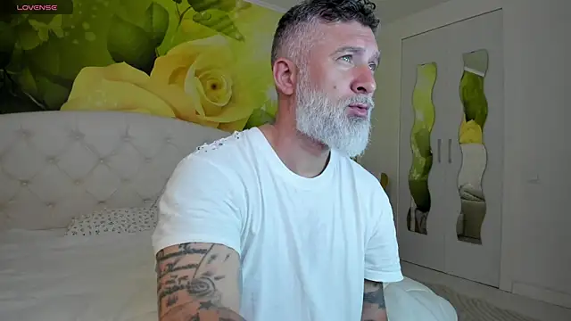 Snapshot of BlowMyXXL chatting on March 22, 2026, 7:34 am BlowMyXXL online show from March 22, 2026, 7:34 am