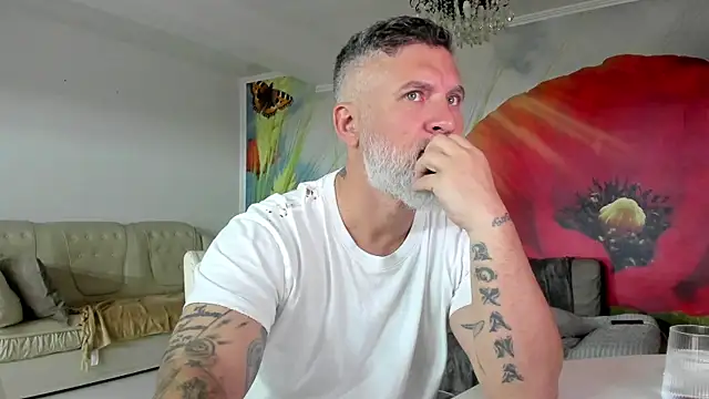 Snapshot of BlowMyXXL chatting on March 28, 2026, 6:40 pm BlowMyXXL online show from March 28, 2026, 6:40 pm