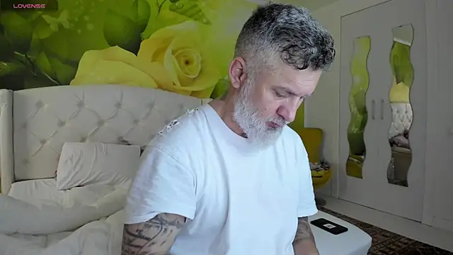 Snapshot of BlowMyXXL chatting on April 2, 2026, 5:38 am BlowMyXXL online show from April 2, 2026, 5:38 am