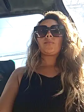 lauramcdowell1 online show from February 1, 2025, 2:13 pm