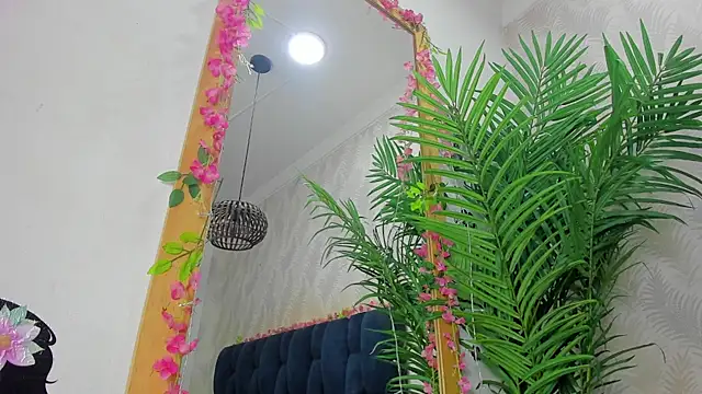 Ammy Connor1 online show from April 15, 2026, 7:43 pm