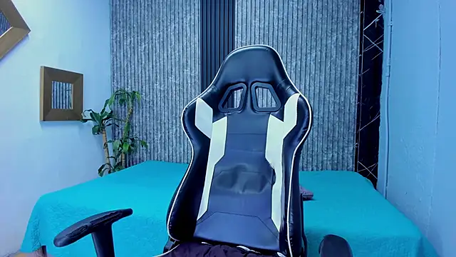 Mike 0233  online show from October 31, 2025, 4:24 am