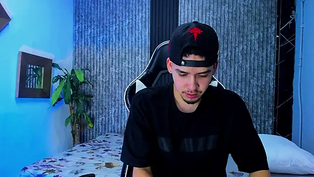 Mike 0233  online show from February 1, 2026, 4:33 am