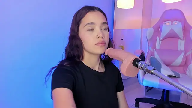 violeth hill online show from March 10, 2025, 8:01 pm