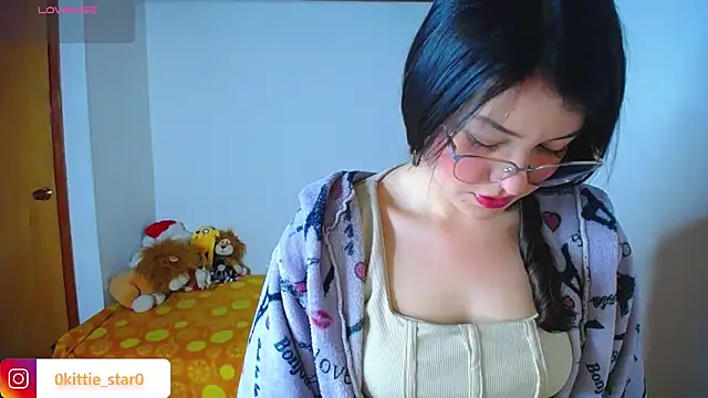 juli05star20 online show from March 5, 2025, 12:33 pm