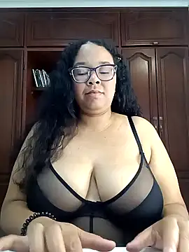 Snapshot of XMara chatting on February 1, 2025, 8:05 pm XMara online show from February 1, 2025, 8:05 pm