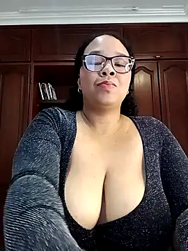 Snapshot of XMara chatting on February 3, 2025, 7:42 pm XMara online show from February 3, 2025, 7:42 pm