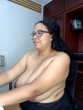 Snapshot of XMara chatting on February 11, 2025, 10:50 pm XMara online show from February 11, 2025, 10:50 pm