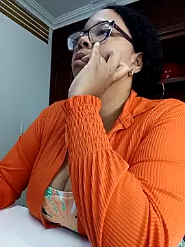 Snapshot of XMara chatting on February 17, 2025, 10:58 pm XMara online show from February 17, 2025, 10:58 pm