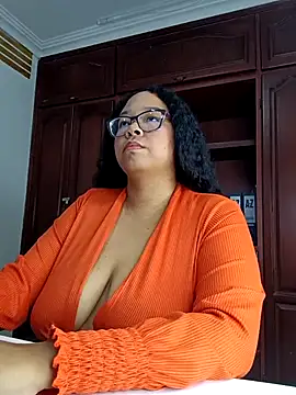 Snapshot of XMara chatting on February 21, 2025, 8:27 pm XMara online show from February 21, 2025, 8:27 pm