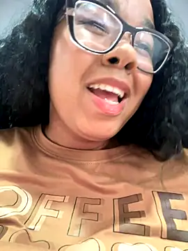 Snapshot of XMara chatting on October 16, 2025, 5:25 pm XMara online show from October 16, 2025, 5:25 pm