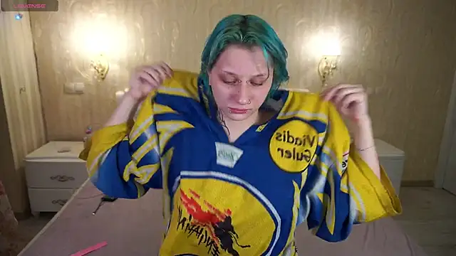 LunaaMayy online show from March 9, 2026, 4:11 pm