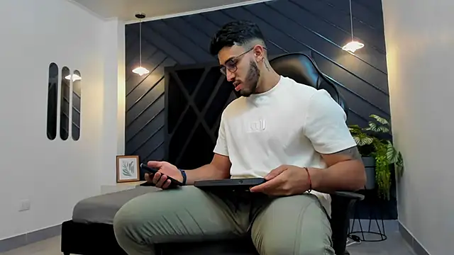 Liam Kleiin online show from October 9, 2025, 11:19 am