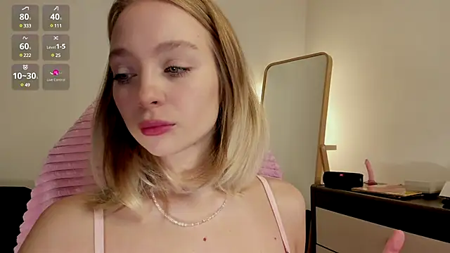  LISA BABYMETAL  online show from December 3, 2024, 12:49 pm