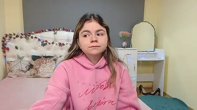 TinaRedly online show from March 11, 2026, 6:41 am