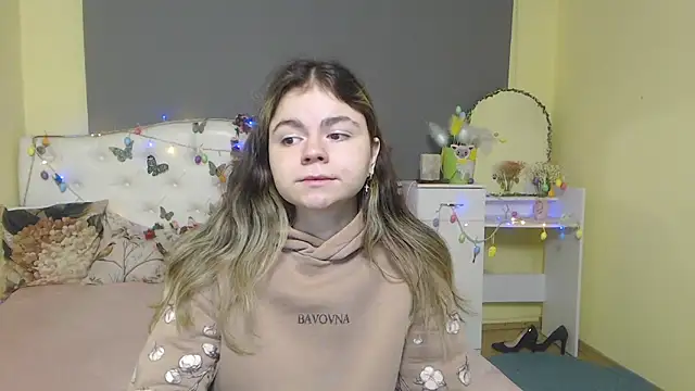 TinaRedly online show from April 10, 2026, 6:18 am