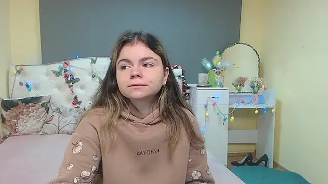 TinaRedly online show from April 11, 2026, 5:34 am