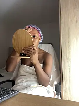 kellya  online show from December 3, 2025, 11:58 pm