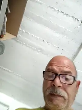 bottomhairy online show from May 6, 2026, 11:48 am