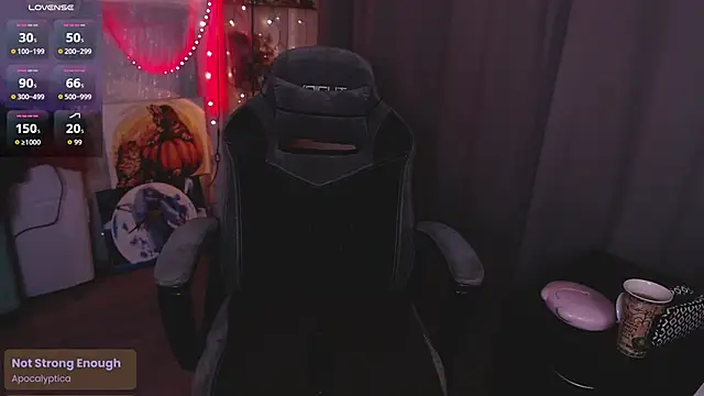 lissamuff online show from November 13, 2025, 4:06 pm