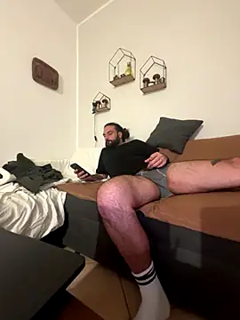 Snapshot of beardo85 chatting on October 27, 2025, 10:25 pm beardo85 online show from October 27, 2025, 10:25 pm