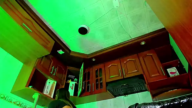 LaureenHills online show from January 31, 2025, 3:41 am