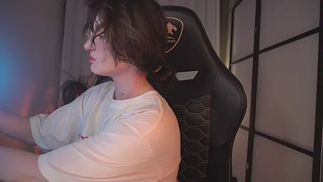 ELLIEJAY online show from February 6, 2025, 8:23 pm