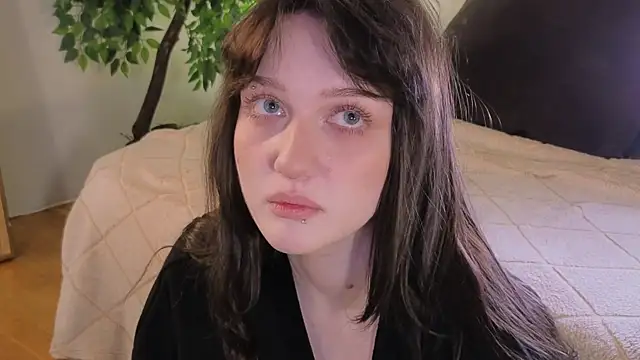 ELLIEJAY online show from November 12, 2025, 5:19 am