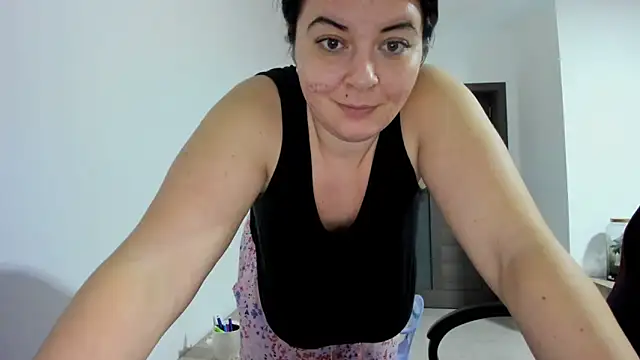 Snapshot of amiraisa11 chatting on January 10, 2025, 1:42 am amiraisa11 online show from January 10, 2025, 1:42 am