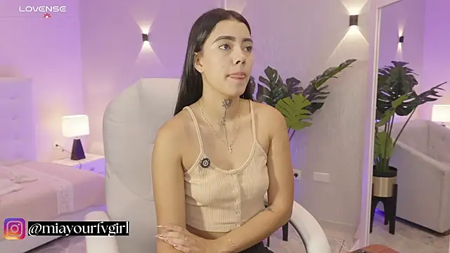 miagomezweb1 online show from September 23, 2025, 1:14 pm