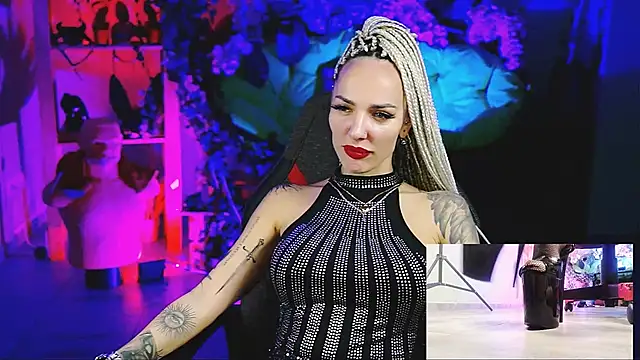 MonicaMaxwel online show from November 20, 2025, 10:48 am