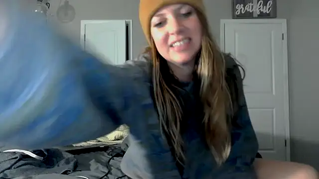 molly witha chance online show from October 12, 2025, 6:23 am