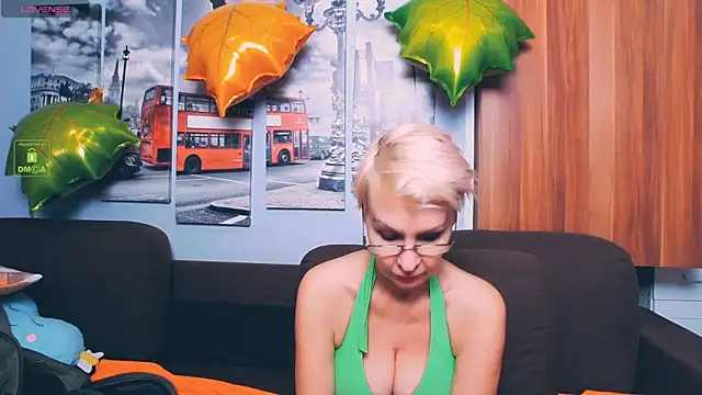 HelgaHimmell online show from November 12, 2025, 10:30 pm