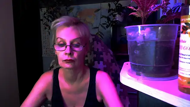 HelgaHimmell online show from April 10, 2026, 9:52 pm