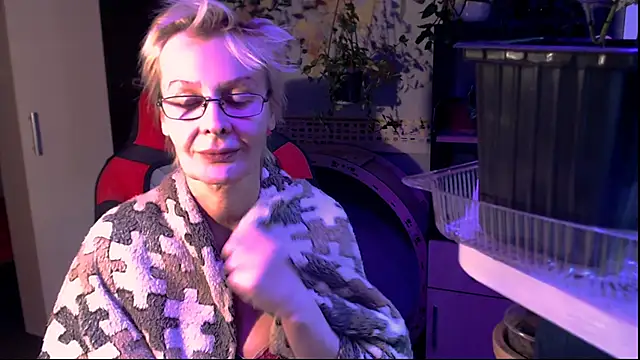 Snapshot of HelgaHimmell chatting on May 27, 2026, 4:48 pm HelgaHimmell online show from May 27, 2026, 4:48 pm