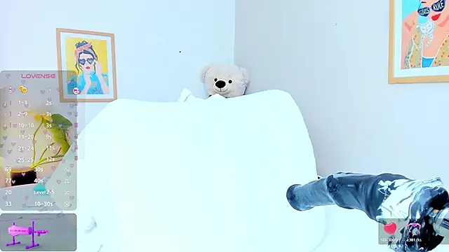 Snapshot of jasminnee_ chatting on April 21, 2026, 1:39 pm jasminnee online show from April 21, 2026, 1:39 pm