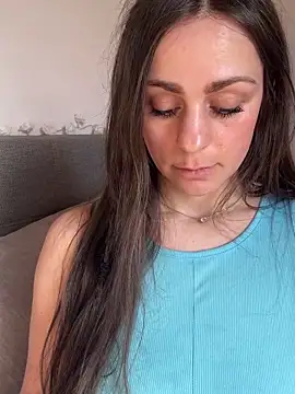 Loella-Rose online show from March 20, 2025, 10:10 am