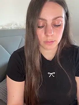 Loella-Rose online show from December 21, 2025, 1:18 pm