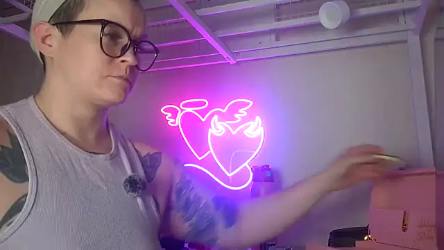 quinnmariexo online show from February 17, 2026, 5:26 am