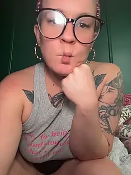 quinnmariexo online show from May 11, 2026, 4:15 pm